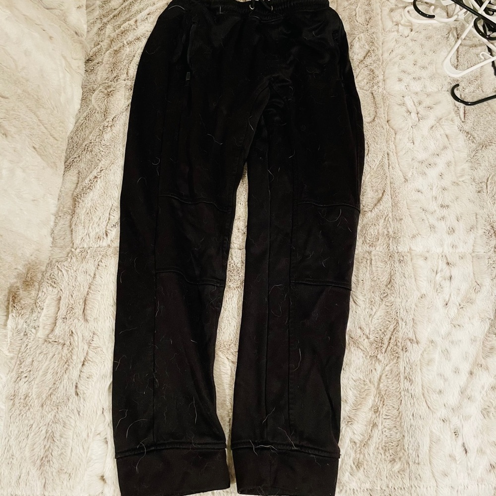 SLEEK, BLACK ATHLETIC PANTS W/ POCKETS! SO COMFY!